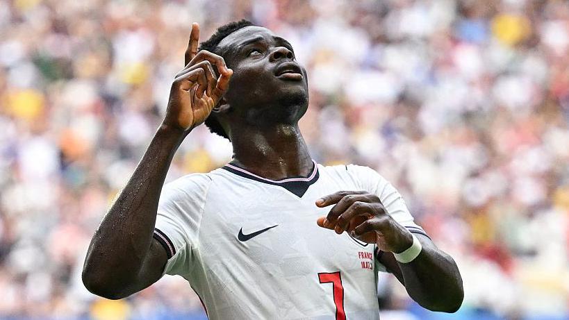 2026年世界杯:萨卡是否证明了自己不可或缺?
